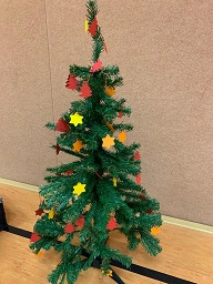 Station 7 Weihnachtsbaum schmücken 3